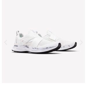 Tiem slipstream white marble spin shoe, size 7.5